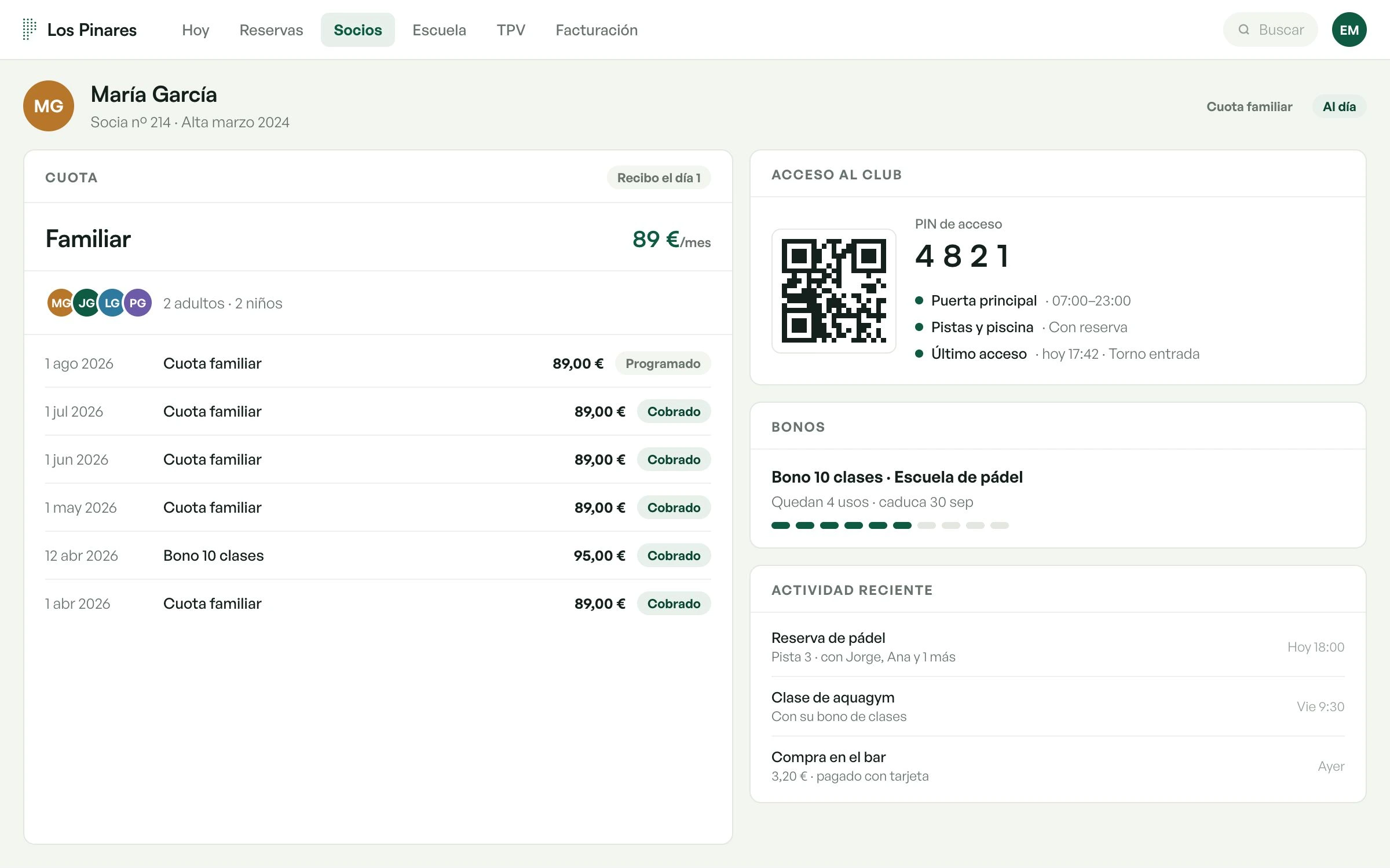 La ficha de una socia en Sendero: su cuota familiar y sus recibos, el acceso al club con QR y PIN, bonos y actividad reciente